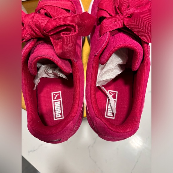 NWOT-Puma Suede Heart sneakers JR- Size 6.5👟 - Picture 5 of 12